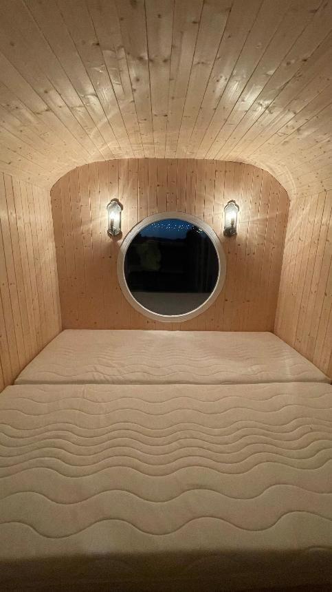 Glamping - Stylova Maringotka V Srdci Ladova Kraje, Pobliz Hlavniho Mesta Prahy Stribrna Skalice エクステリア 写真