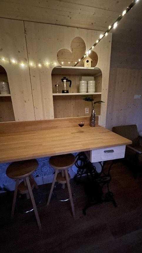 Glamping - Stylova Maringotka V Srdci Ladova Kraje, Pobliz Hlavniho Mesta Prahy Stribrna Skalice エクステリア 写真